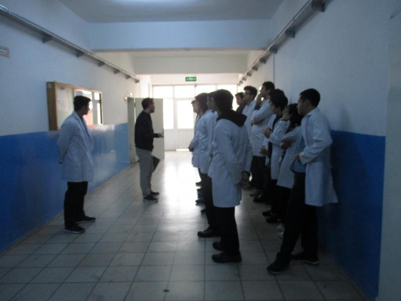 laboratuvar girisinde askeri duzen kusadasi mesleki ve teknik anadolu lisesi
